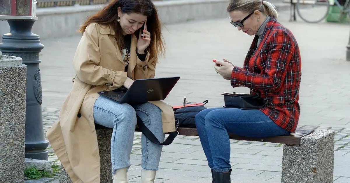 does LinkedIn premium help get a job