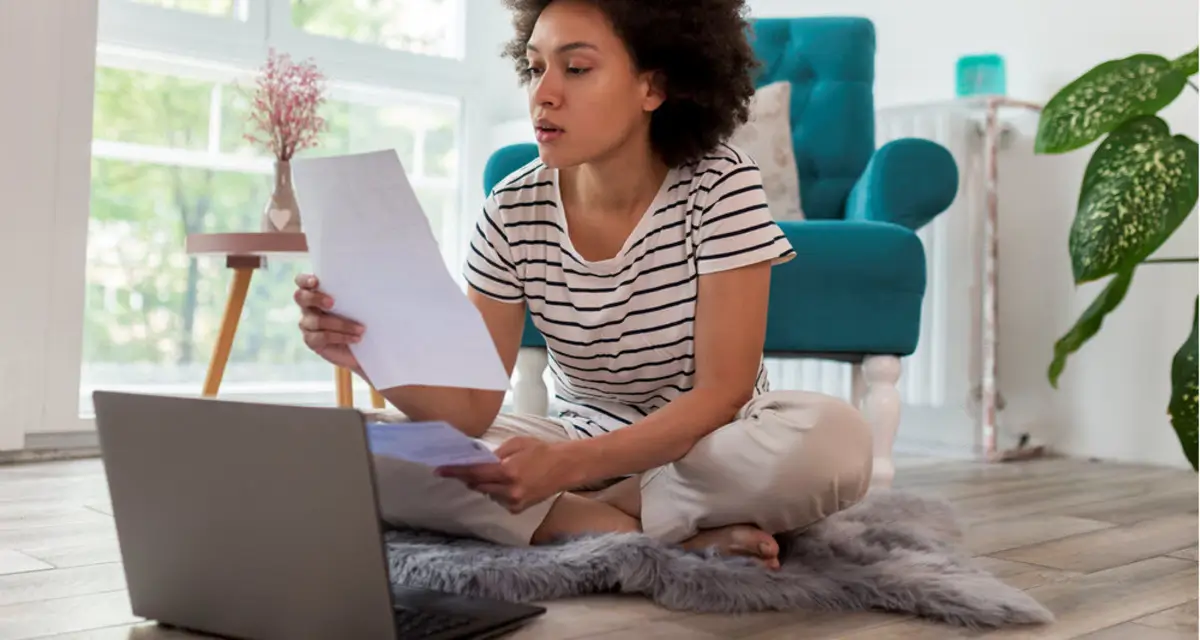 how does Glassdoor compete with LinkedIn