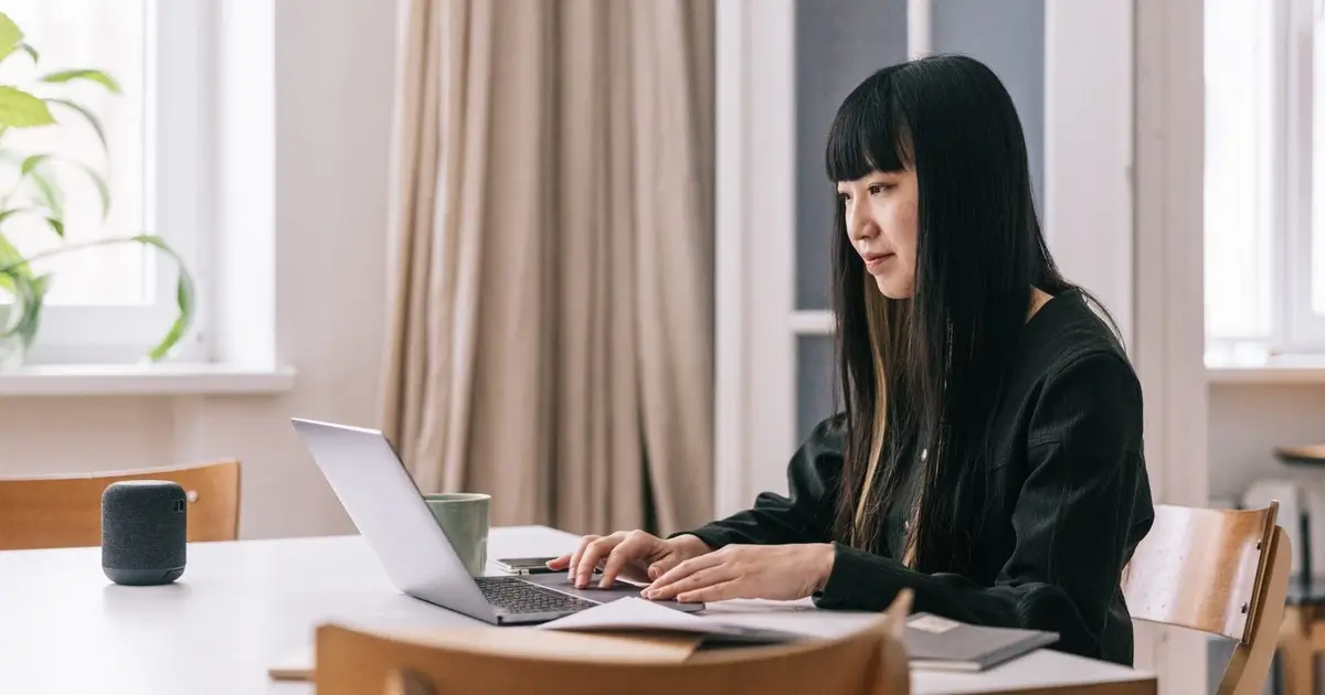 does Indeed store information when applying to a job