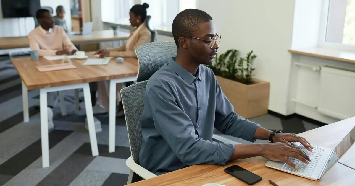 how many jobs are available in consumer services worldwide