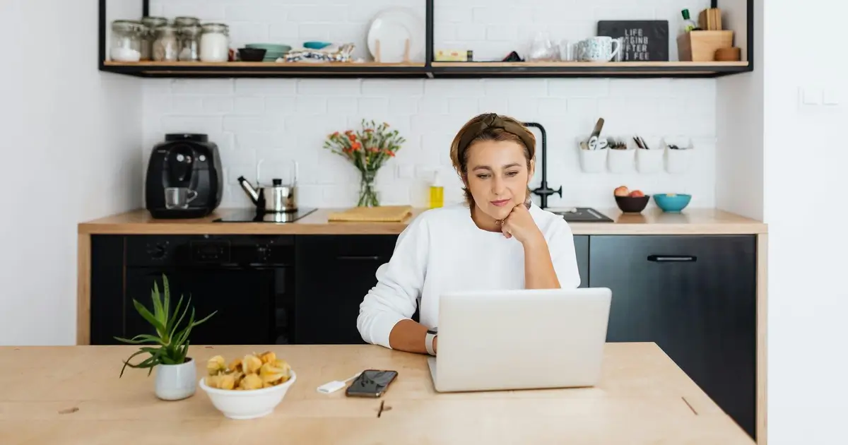 when to start applying for jobs before graduation